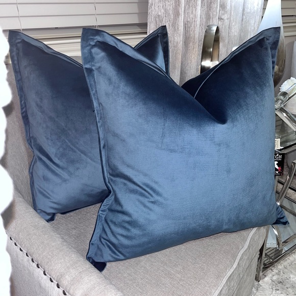 1-TGH TESSITURA ITALIAN VELVET
DECORATIVE PILLOW (Read description for details) - Picture 9 of 17